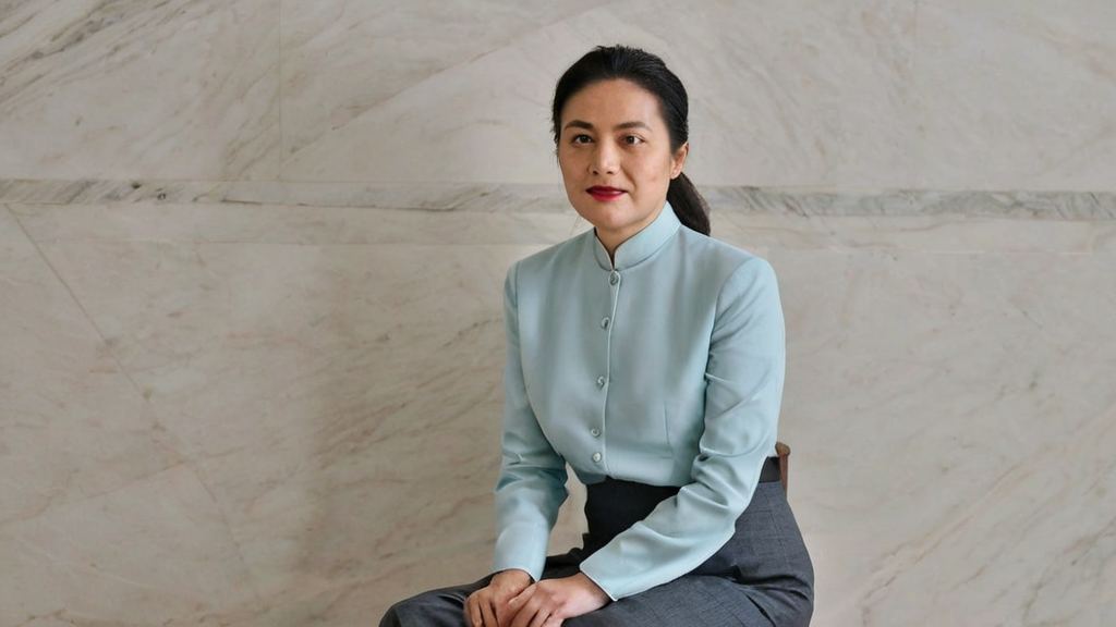 娱乐圈明星让我们见证了疯狂的外星人事件背后特殊行业乱象的反差